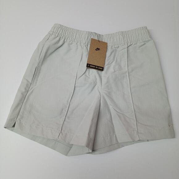 Nike Pants - Nike Shorts Women's Size XS Silver Woven Mid Rise 5" Inseam